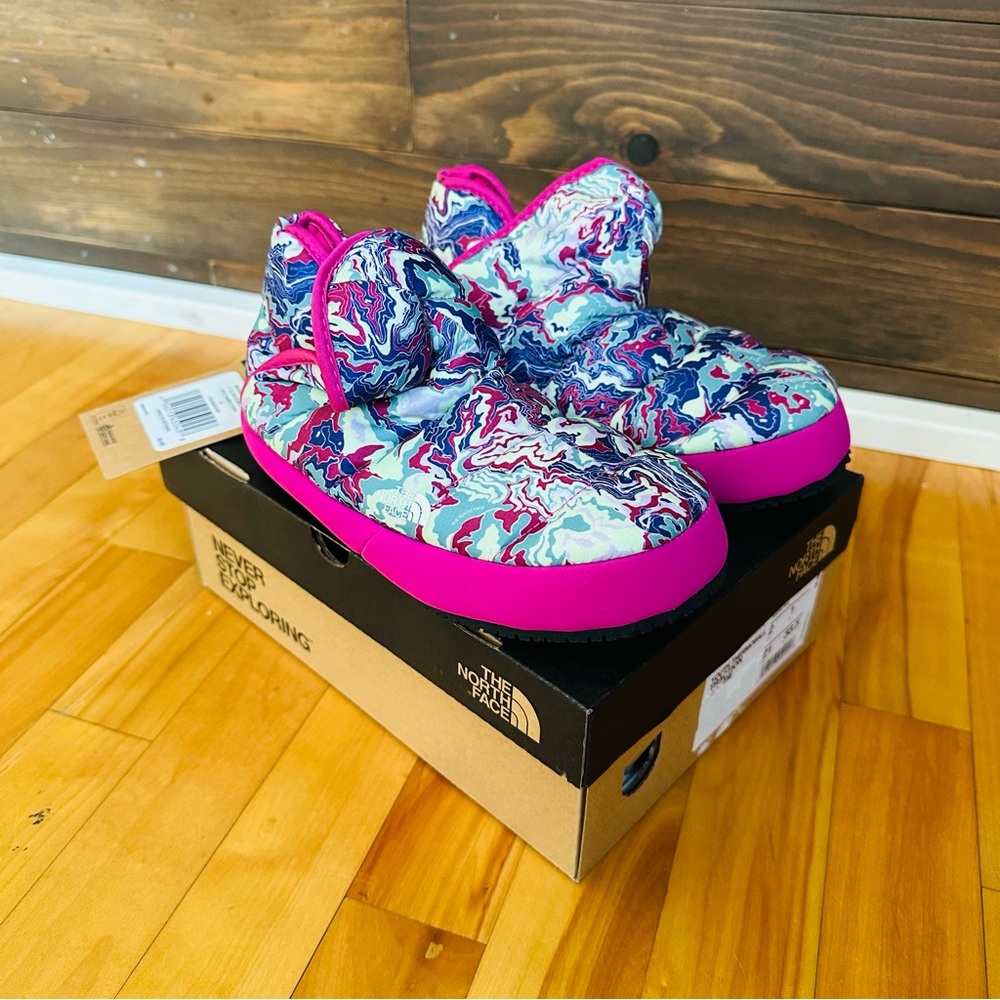 NWT The North Face Girls Thermoball Traction Bootie Slippers (Size 2)